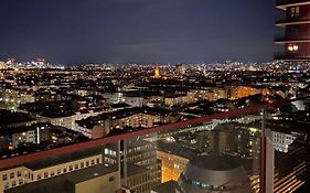 Triiiple Suites Level 22 mit Balkon und Tiefgarage
